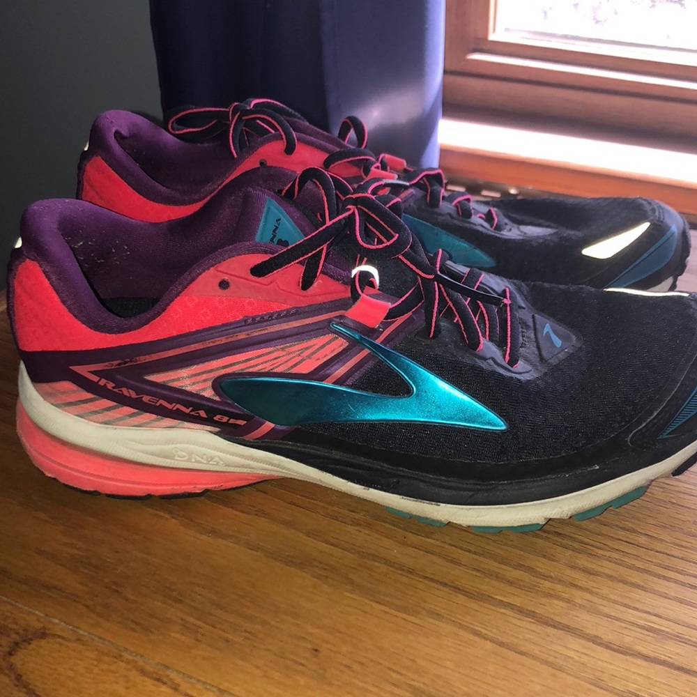 Brooks Ravenna 8 sneakers - Size 9